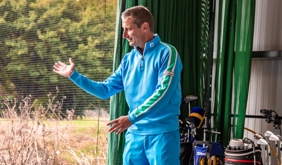 Anders showing golf instructions